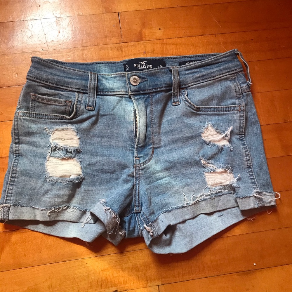 Hollister Mid-rise Ripped Jean Shorts Size 26 or 3